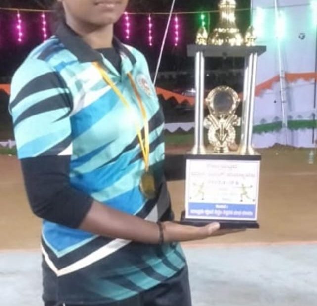 selected national level throwball match