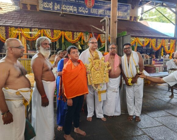 Dr.Rahul dedicated a gold prabhali to Kukke Subrahmanya