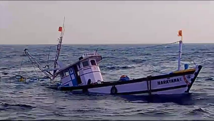 Malpe Fishing boat accident - 8 fishers safe