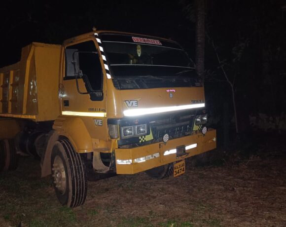 Illegal sand transport vehicle seized by police