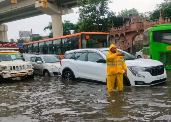 Rain with hail in Delhi | Normal life disrupted | 500 flights delayed